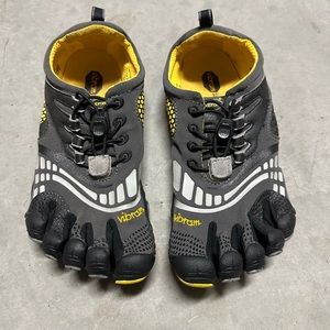 Vibram Five Fingers Women’s Running Shoes - Size 8 (size 39)